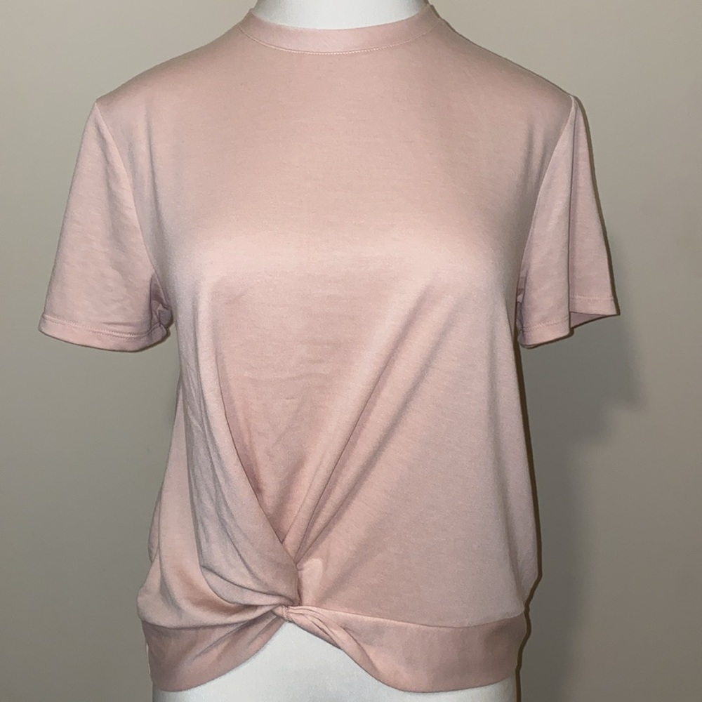 Women’s size XL Como Vintage shirt sleeved top in pink/blush with twist/ knot.